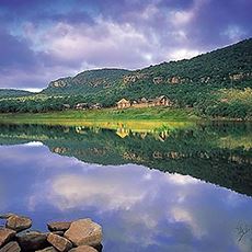 Lakeside Lodge